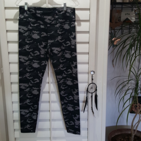 Fabletics Pants - Fabletics camo leggings
